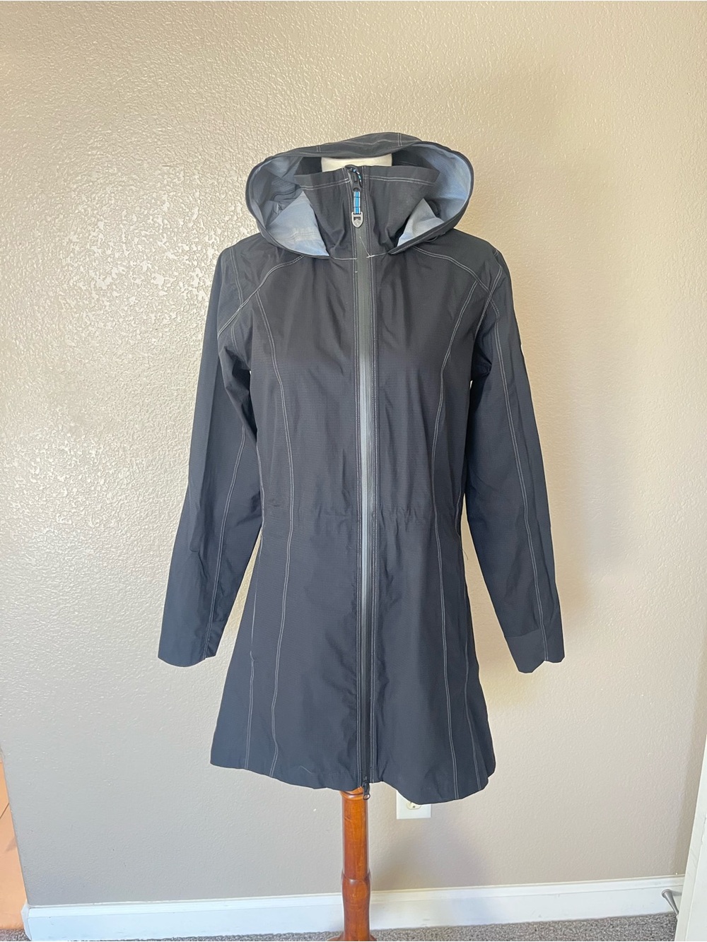 Kuhl Women’s black lightweight jacket small